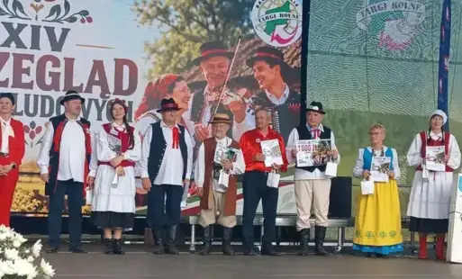 Zdjęcie do Sukces zespołu &bdquo;Diabaz&rdquo; w Barzkowicach. Kapela na podium Przeglądu Kapel Ludowych