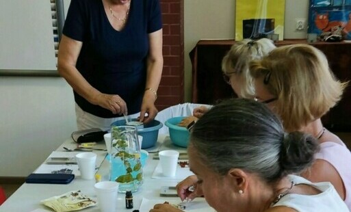 Warsztaty Zielarskie w Drawskiej Bibliotece – Ekologiczne Kreacje z Natury